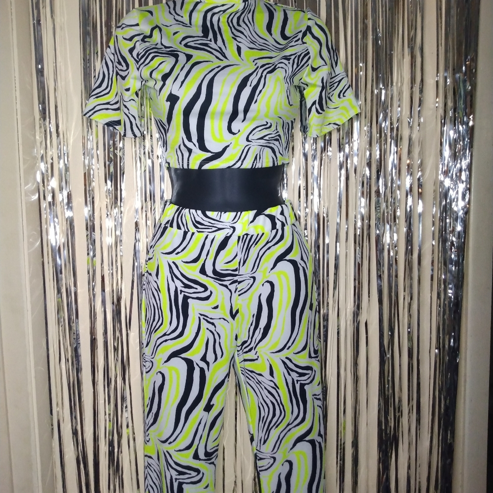 Groovy 2 piece set *NEW*